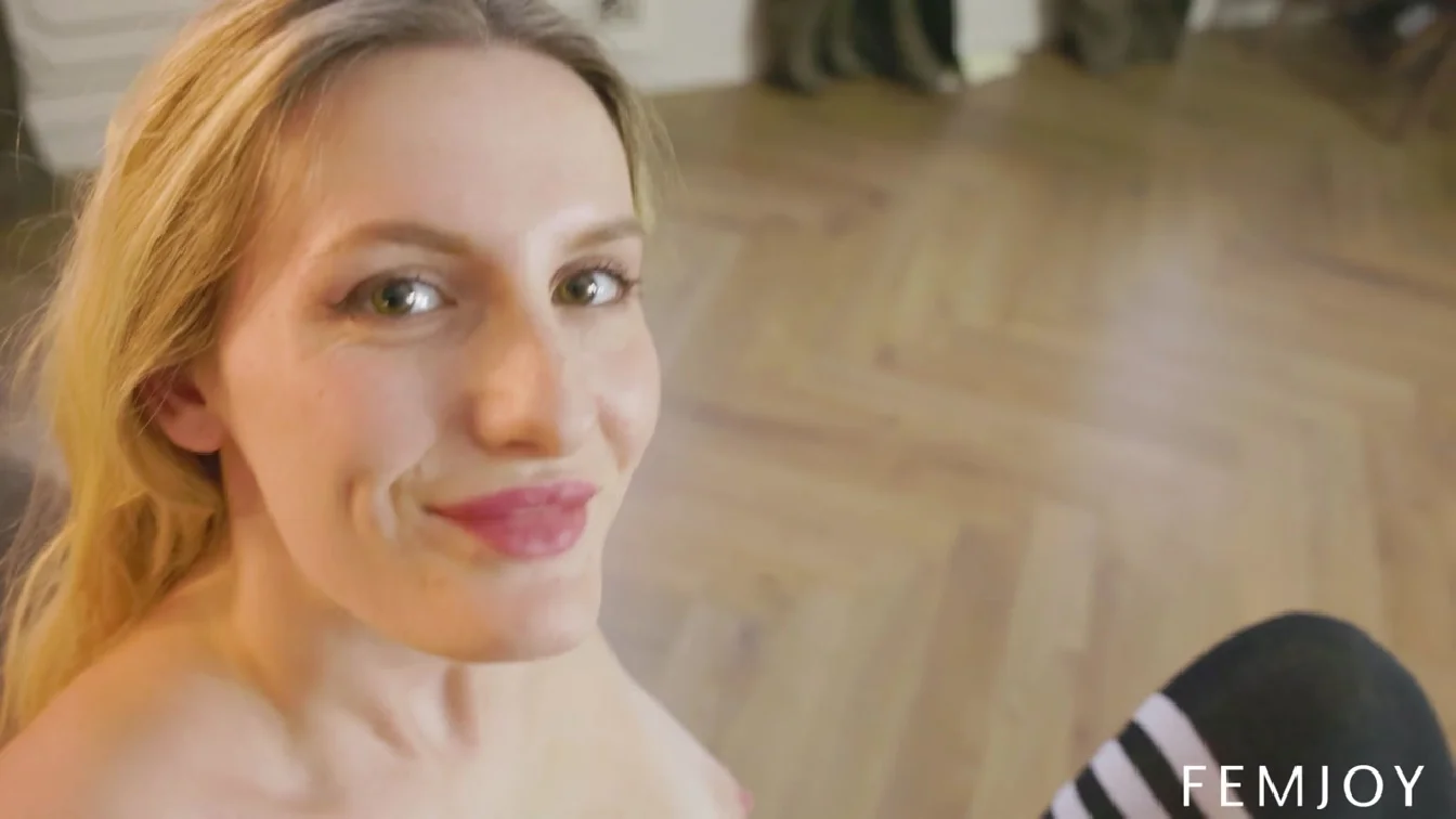 FemJoy Lillie Come Close XXX